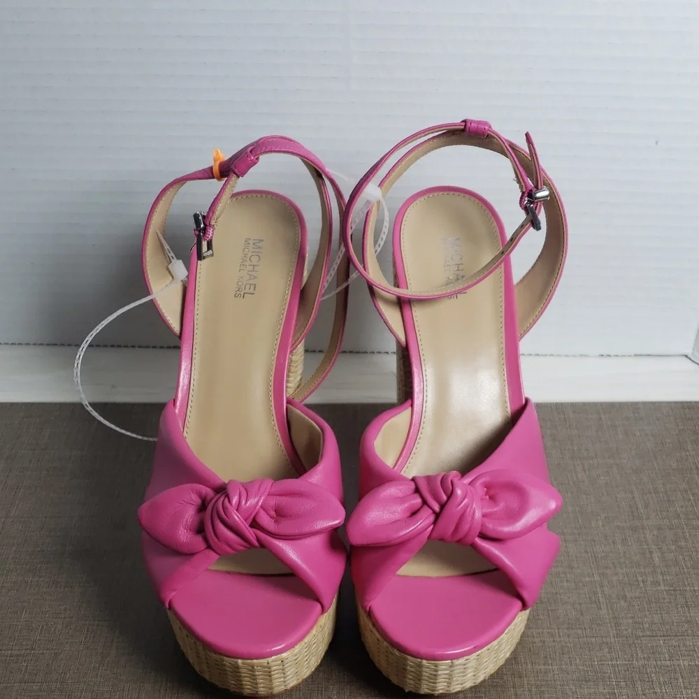 Michael Kors Sadie Pink Leather Bow Platform Sandals - SZ 9 - NWOT‎